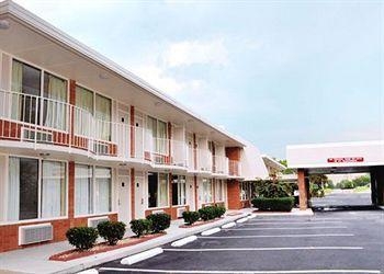 Rodeway Inn Emporia Va Closed photo collage