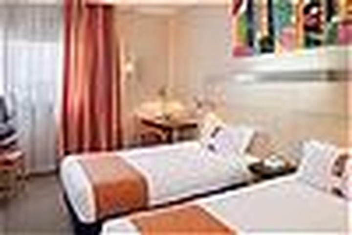 Holiday Inn Express Valencia - Bonaire, an IHG Hotel photo collage