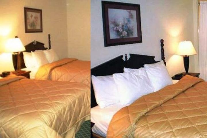 Econo Lodge Ankeny - Des Moines photo collage