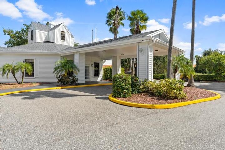Baymont by Wyndham Orlando Lake Buena Vista South photo collage