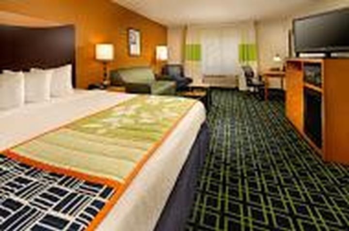 La Quinta Inn & Suites by Wyndham Manassas Battlefield photo collage