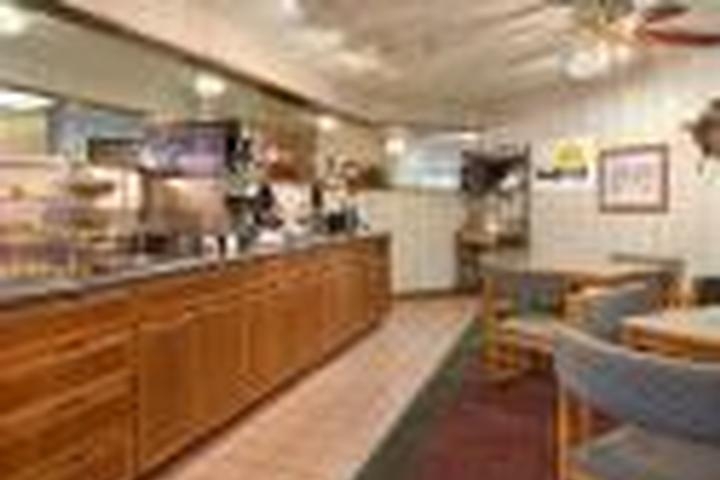 Days Inn & Suites by Wyndham Fargo 19th Ave/Airport Dome photo collage