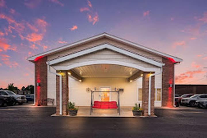 Econo Lodge Inn & Suites photo collage