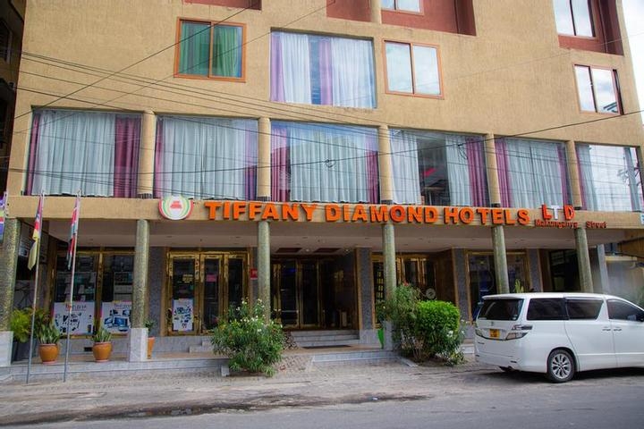 Tiffany Diamond Hotels Makunganya photo collage
