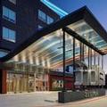 Exterior of Aloft Shenandoah Woodlands Area