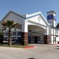 Exterior of Americas Best Value Inn & Suites Rosenberg / Houston