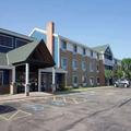 Exterior of Americinn by Wyndham Kearney
