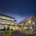 Exterior of Best Western Baraboo Inn