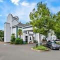 Exterior of Clarion Pointe Apex