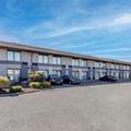 Exterior of Comfort Inn Toronto Airport West Hotel