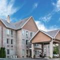 Exterior of Comfort Inn Whitehall near Michigan's Adventure