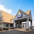 Exterior of Days Inn & Suites by Wyndham Kokomo