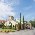 Exterior of Days Inn & Suites by Wyndham Peachtree Corners / Norcross