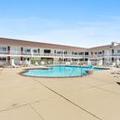 Photo of Days Inn & Suites by Wyndham Roseville/Detroit Area