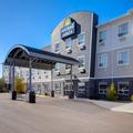 Exterior of Days Inn & Suites by Wyndham Warman