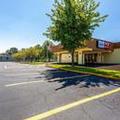 Exterior of Econo Lodge
