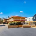 Image of Econo Lodge Inn & Suites Macon West
