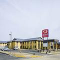 Exterior of Econo Lodge Inn & Suites Wisconsin Dells