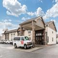 Exterior of Econo Lodge Milwaukee Airport