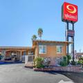 Exterior of Econo Lodge On Historic Route 66