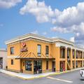 Exterior of Econo Lodge Savannah Midtown