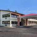 Exterior of Econo Lodge Wooster