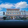 Exterior of Elev8 Hotel Los Angeles LAX