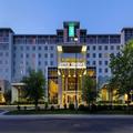 Exterior of Embassy Suites Newark Airport