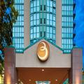 Exterior of Executive Plaza Hotel Metro Vancouver