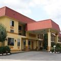 Exterior of Express Inn and Suites Trion