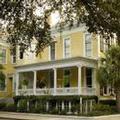 Exterior of Forsyth Park Inn