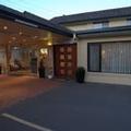 Exterior of Golden Chain Country Plaza Queanbeyan