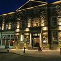 Exterior of Golden Lion Hotel