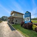 Exterior of Great Lakes Inn and Suites