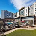 Exterior of Hampton Inn Long Beach Airport