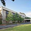 Exterior of Hampton Inn Long Island / Islandia