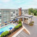 Exterior of Hampton Inn Manchester Downtown