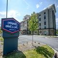 Exterior of Hampton Inn Rockford