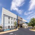 Exterior of Hampton Inn St. Robert
