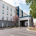 Exterior of Hampton Inn & Suites Leesburg