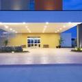 Exterior of Hampton Inn & Suites by Hilton Paraiso