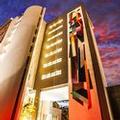 Exterior of Hennessy Park Hotel