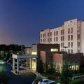Exterior of Hilton Garden Inn Lake Forest Mettawa