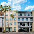 Exterior of Holiday Inn Express Glendale Downtown