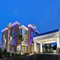 Exterior of Holiday Inn Express & Suites