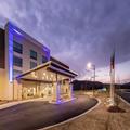 Image of Holiday Inn Express & Suites