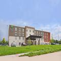 Exterior of Holiday Inn Express & Suites