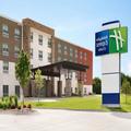 Exterior of Holiday Inn Express & Suites