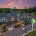 Image of Holiday Inn Express & Suites Marquette