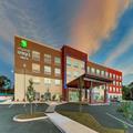 Image of Holiday Inn Express & Suites Roanoke Civic Center